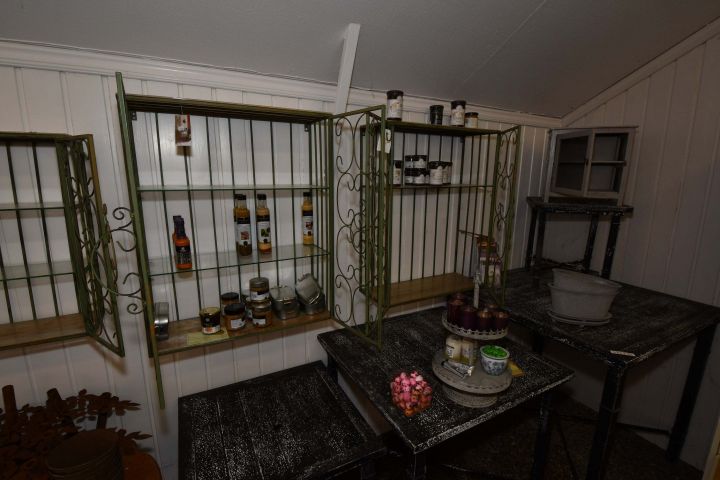 486720-8 Decor, ornamental shelves, etc.