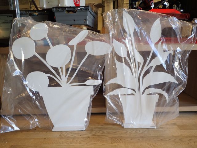 453438-1 Decorative flowers in plate LONNEBERG