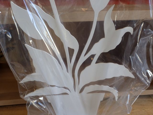 453438-10 Decorative flowers in plate LONNEBERG