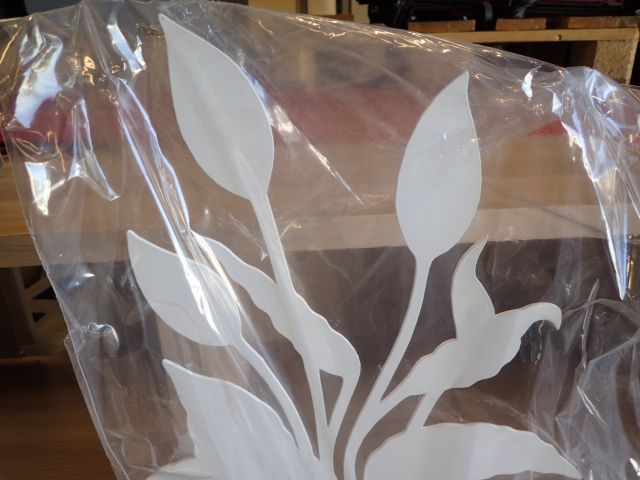 453438-11 Decorative flowers in plate LONNEBERG