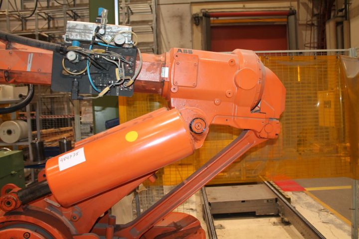 486678-9 Industrial Robot ABB IRB 6400 S4 (8185)