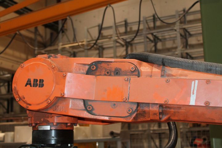 486678-10 Industrial Robot ABB IRB 6400 S4 (8185)