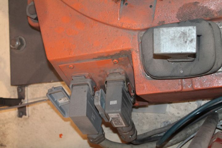 486678-11 Industrial Robot ABB IRB 6400 S4 (8185)