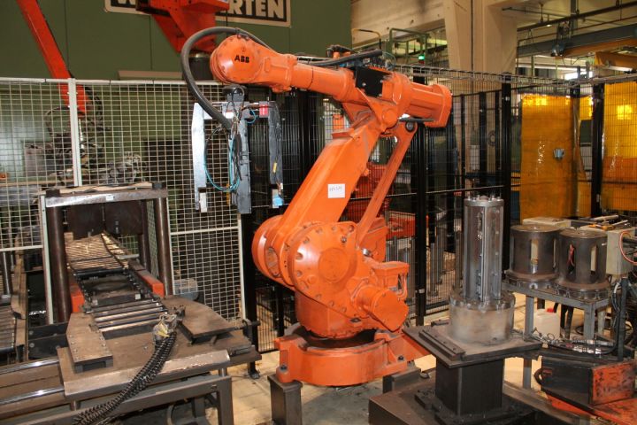 486679-1 Industrial Robot ABB IRB 4400 S4 (8213)