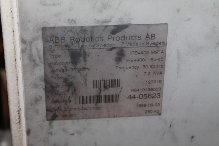 486679-7 Industrial Robot ABB IRB 4400 S4 (8213)
