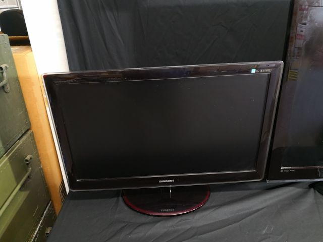 488784-8 40 inch Samsung TV and 27 inch samsung data screen