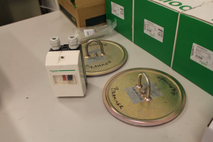 488976-6 Lot of electrical accessories Schneider, ABB, MJK, Megacon etc.