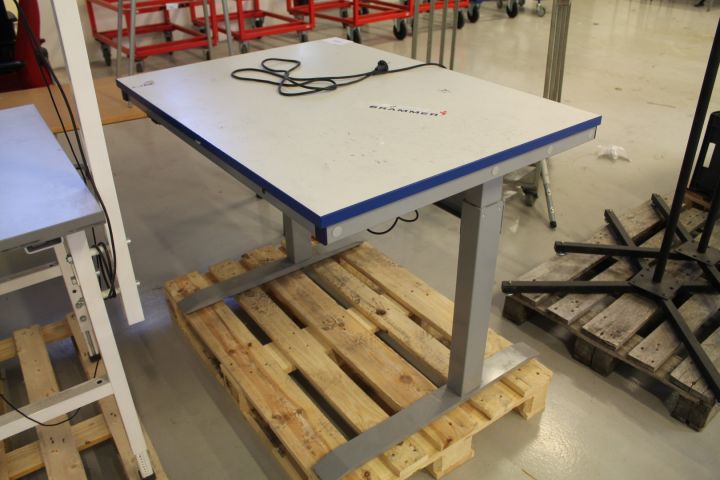 488986-4 Vågbord, universalbockar, arbetsbord m.m.