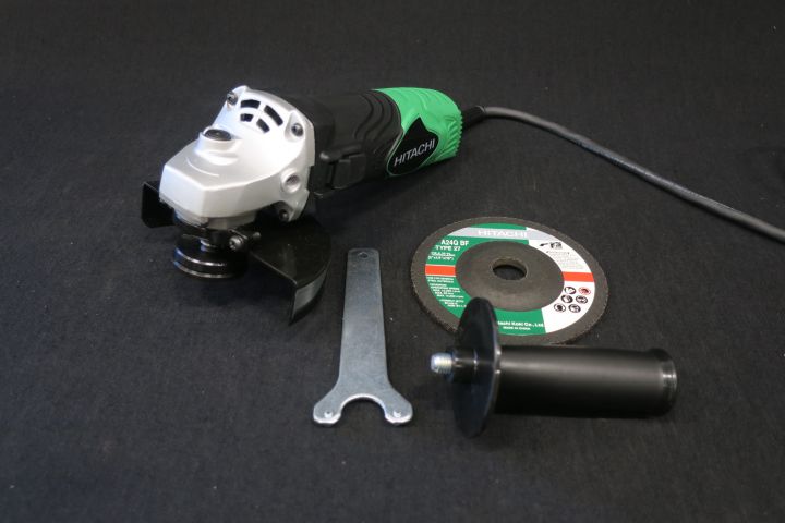 489338-1 2 angle grinders Hitachi G 13SN