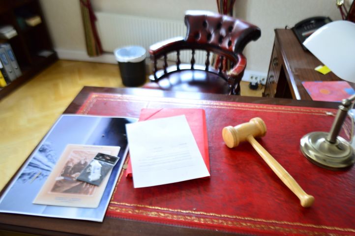 491629-5 Antique workdesk with chair + Showcase cabinet + Suit stand rack