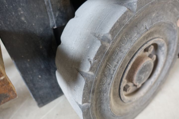 492377-7 4-wheel counterbalanced truck CAT EP16NT