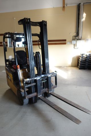 492377-8 4-wheel counterbalanced truck CAT EP16NT