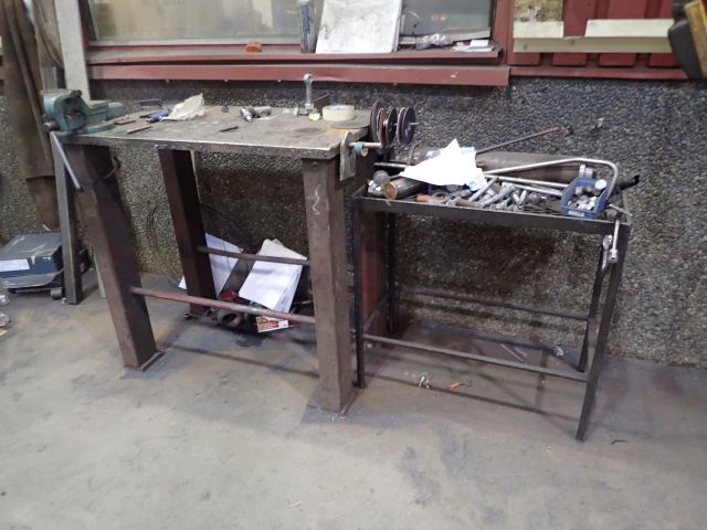 399295-1 Arbetsbord och gallerbord