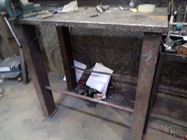 399295-6 Arbetsbord och gallerbord