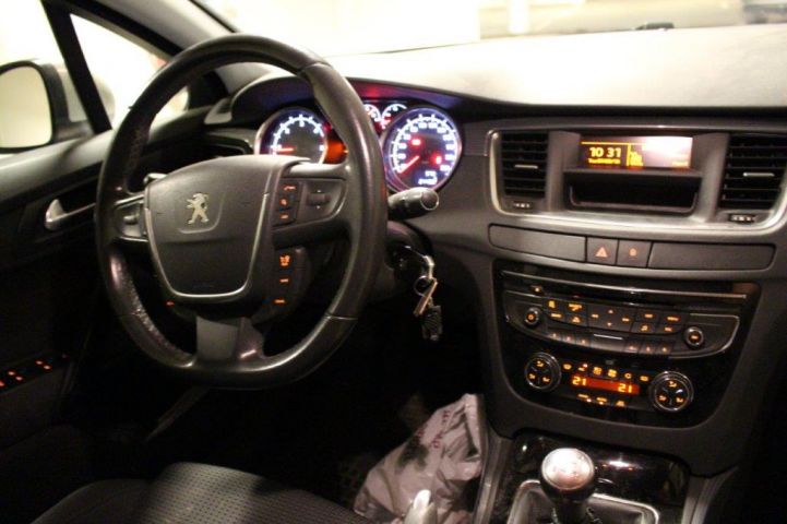 494411-36 Peugeot 508 SW (Back Sensors, Panoramic Roof) -11