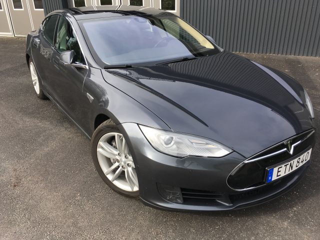 494499-2 Tesla S85 D 2015