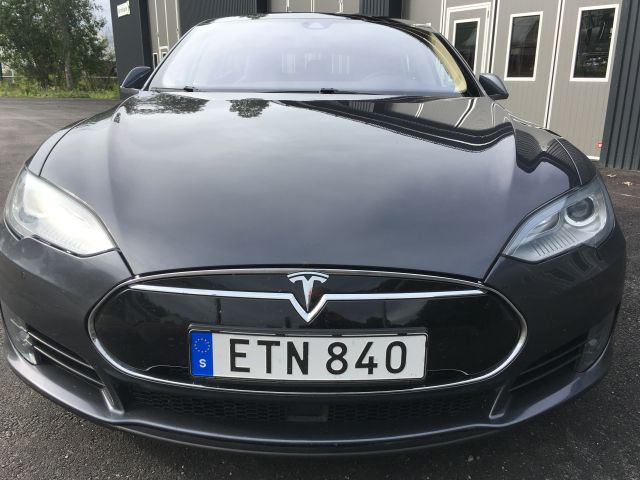 494499-3 Tesla S85 D 2015