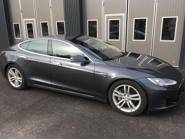 494499-4 Tesla S85 D 2015