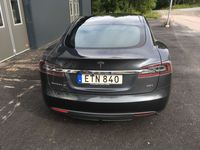 494499-8 Tesla S85 D 2015