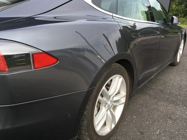 494499-11 Tesla S85 D 2015