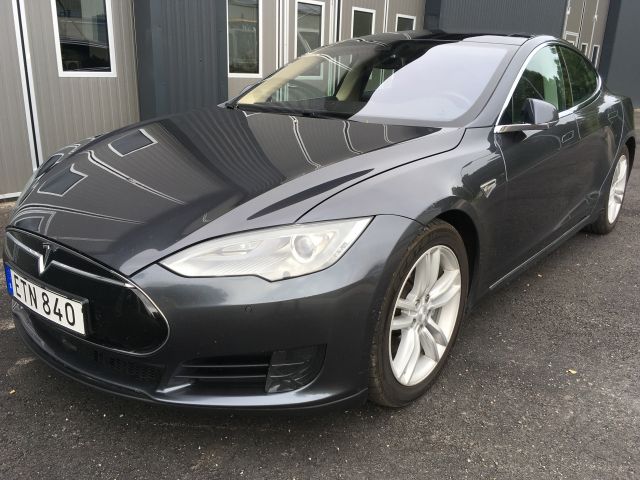 494499-13 Tesla S85 D 2015