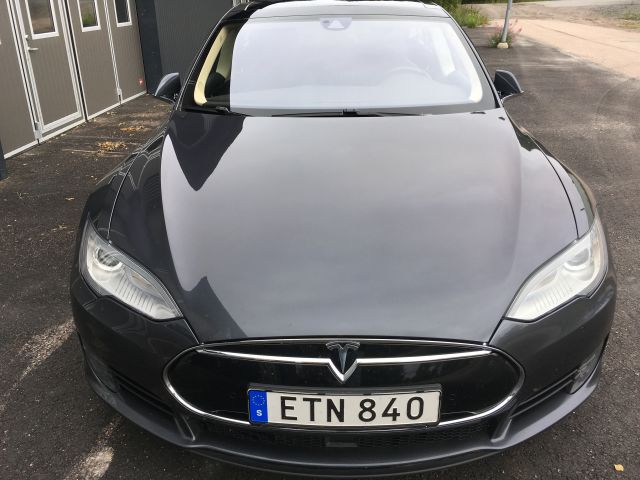 494499-14 Tesla S85 D 2015