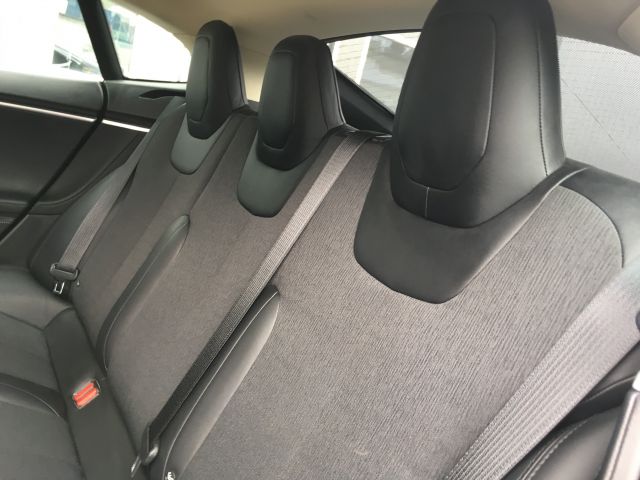 494499-32 Tesla S85 D 2015