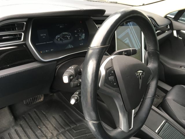 494499-28 Tesla S85 D 2015