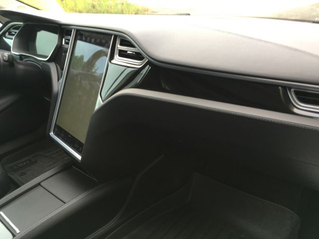 494499-29 Tesla S85 D 2015