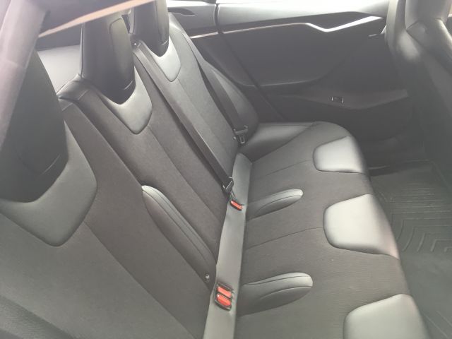 494499-33 Tesla S85 D 2015