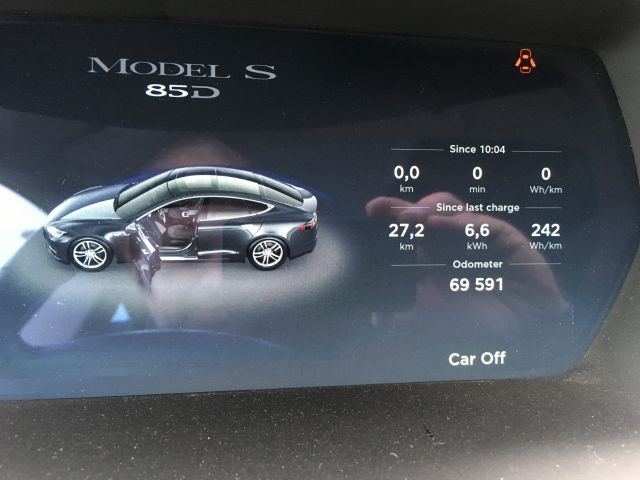 494499-36 Tesla S85 D 2015