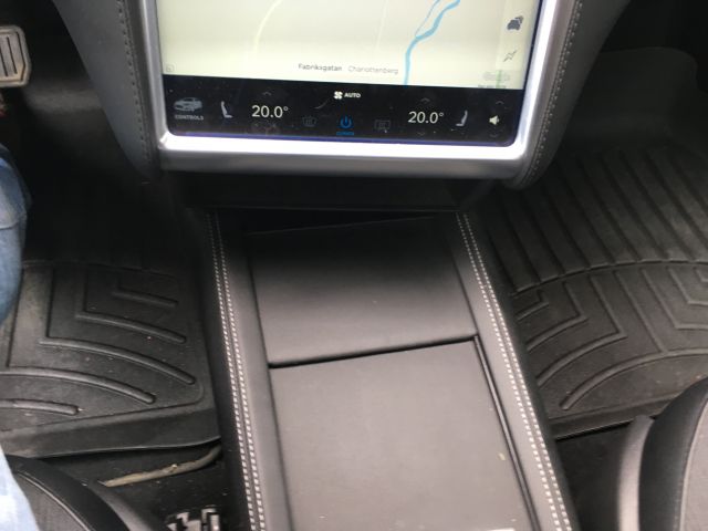 494499-39 Tesla S85 D 2015