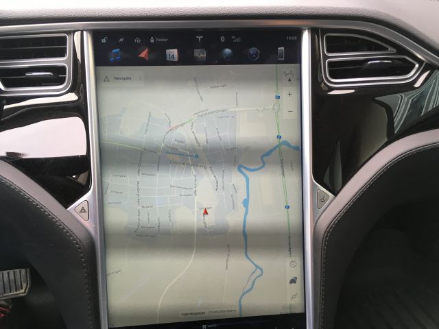 494499-38 Tesla S85 D 2015