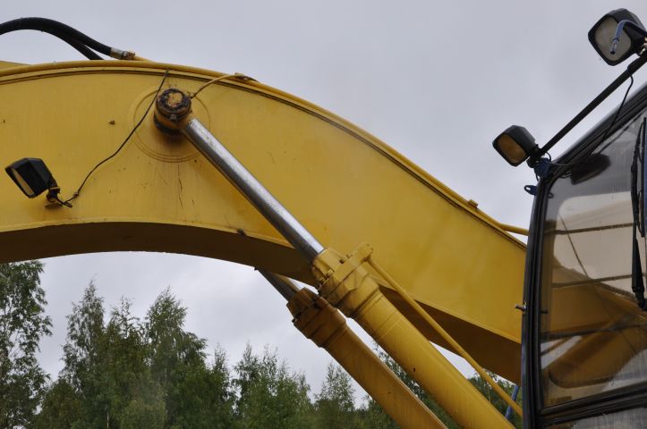 494549-15 Kobelco SK 200 Excavator (1997)