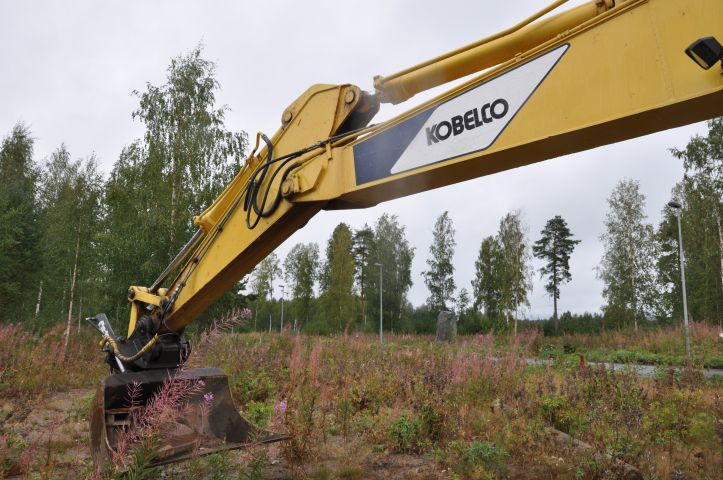 494549-16 Kobelco SK 200 Excavator (1997)