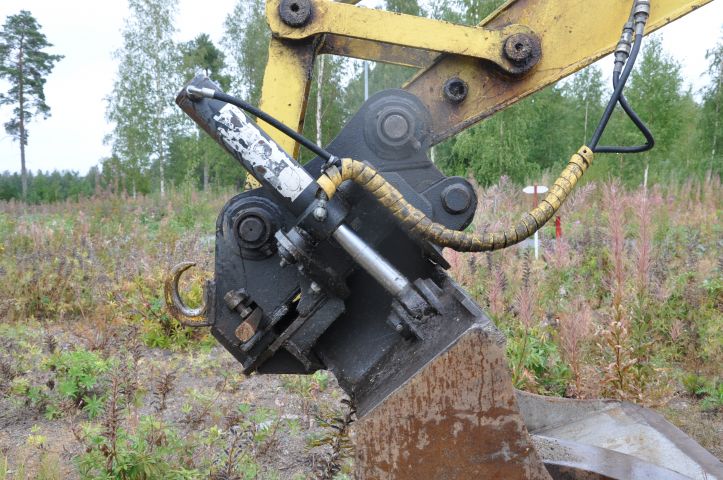 494549-18 Kobelco SK 200 Excavator (1997)