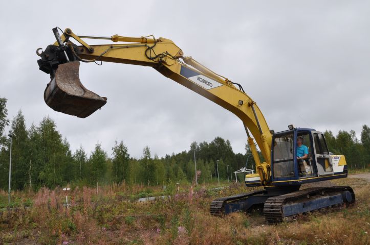 494549-21 Kobelco SK 200 Excavator (1997)