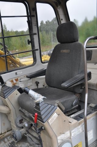 494549-26 Kobelco SK 200 Excavator (1997)