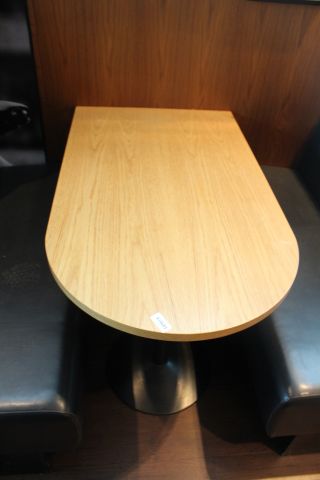 493681-3 Restaurangsoffor 2st med väggmonterat bord