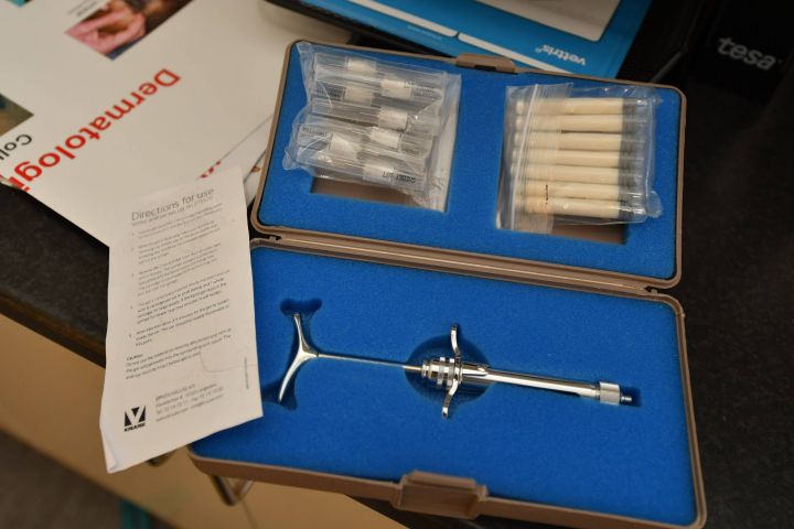 494746-22 Medical Equipment - ONLY BUYER WITH PRIVATE LAW !!