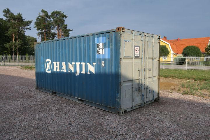 495343-1 20-foot container with interior lighting and material frame