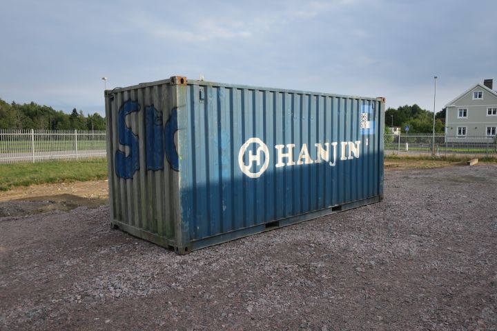 495343-2 20-foot container with interior lighting and material frame