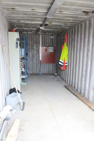 495343-7 20-foot container with interior lighting and material frame