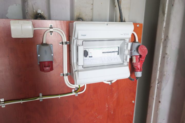 495343-11 20-foot container with interior lighting and material frame