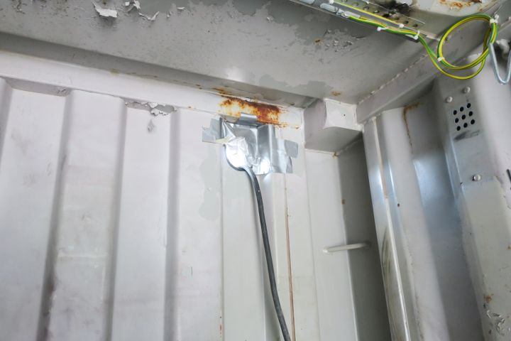 495343-12 20-foot container with interior lighting and material frame