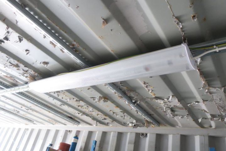 495343-13 20-foot container with interior lighting and material frame