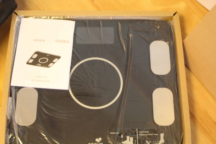 487920-4 Dammsugare Nilfisk Extreme X200 och smartvåg Senya BT Scale