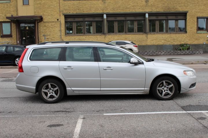 496148-4 Volvo V70 2.4 D Momentum automat-2010 (175hk, 38700mil)