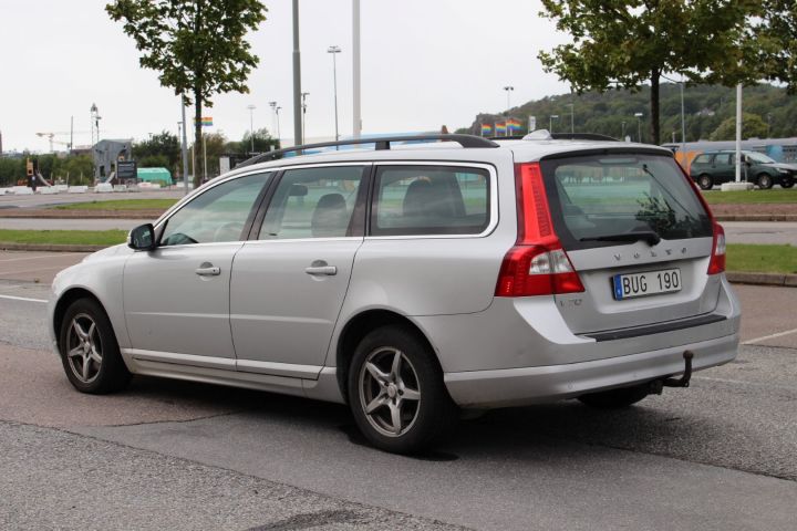 496148-7 Volvo V70 2.4 D Momentum automat-2010 (175hk, 38700mil)
