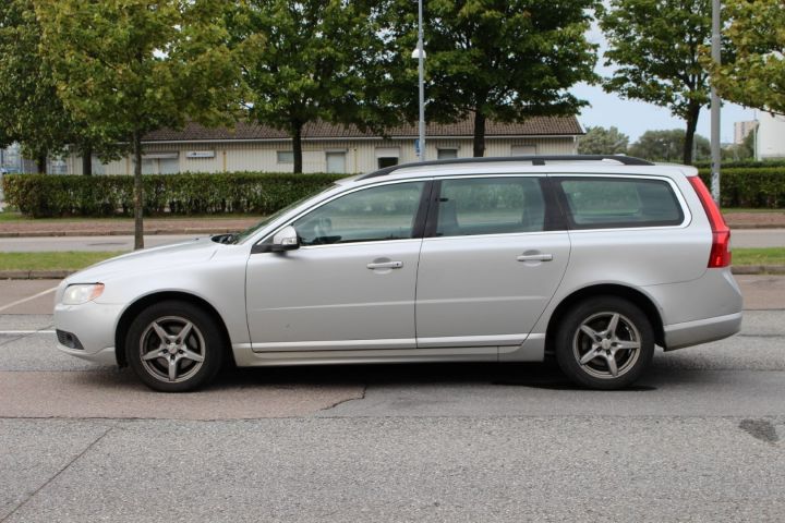 496148-8 Volvo V70 2.4 D Momentum automat-2010 (175hk, 38700mil)